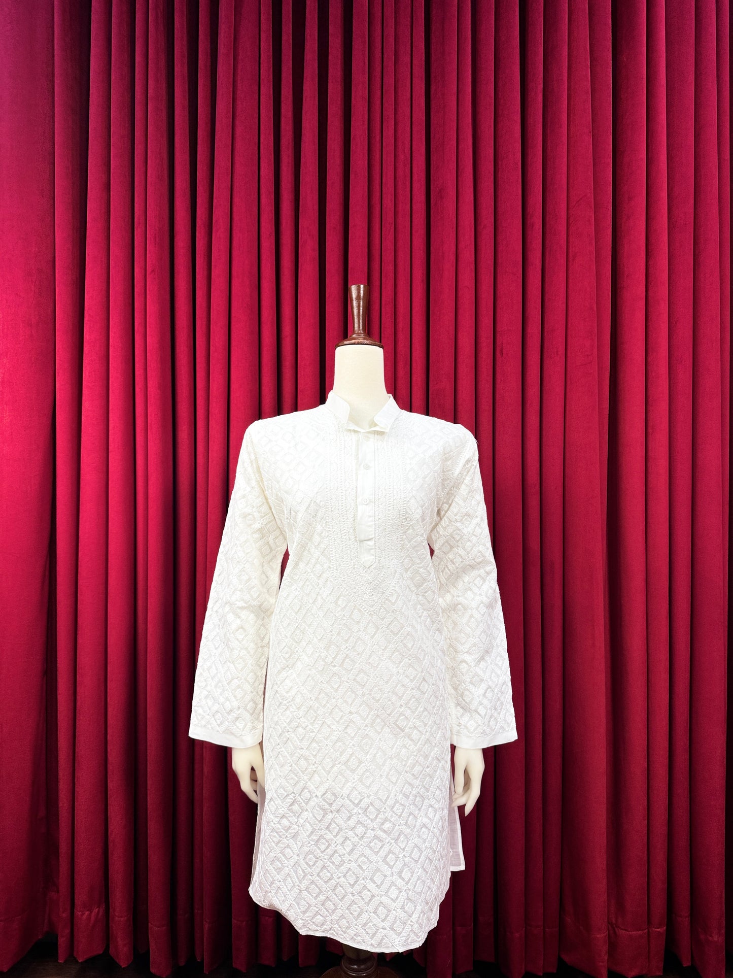 Diva's Classic Chikankari Kurta