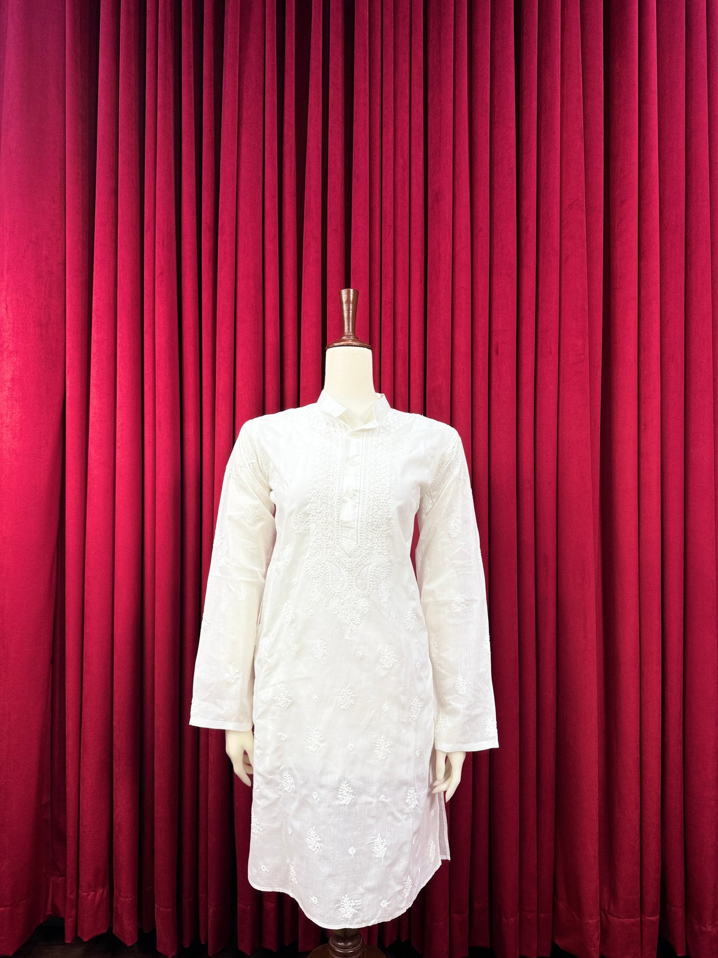 Diva's Classic Chikankari Kurta