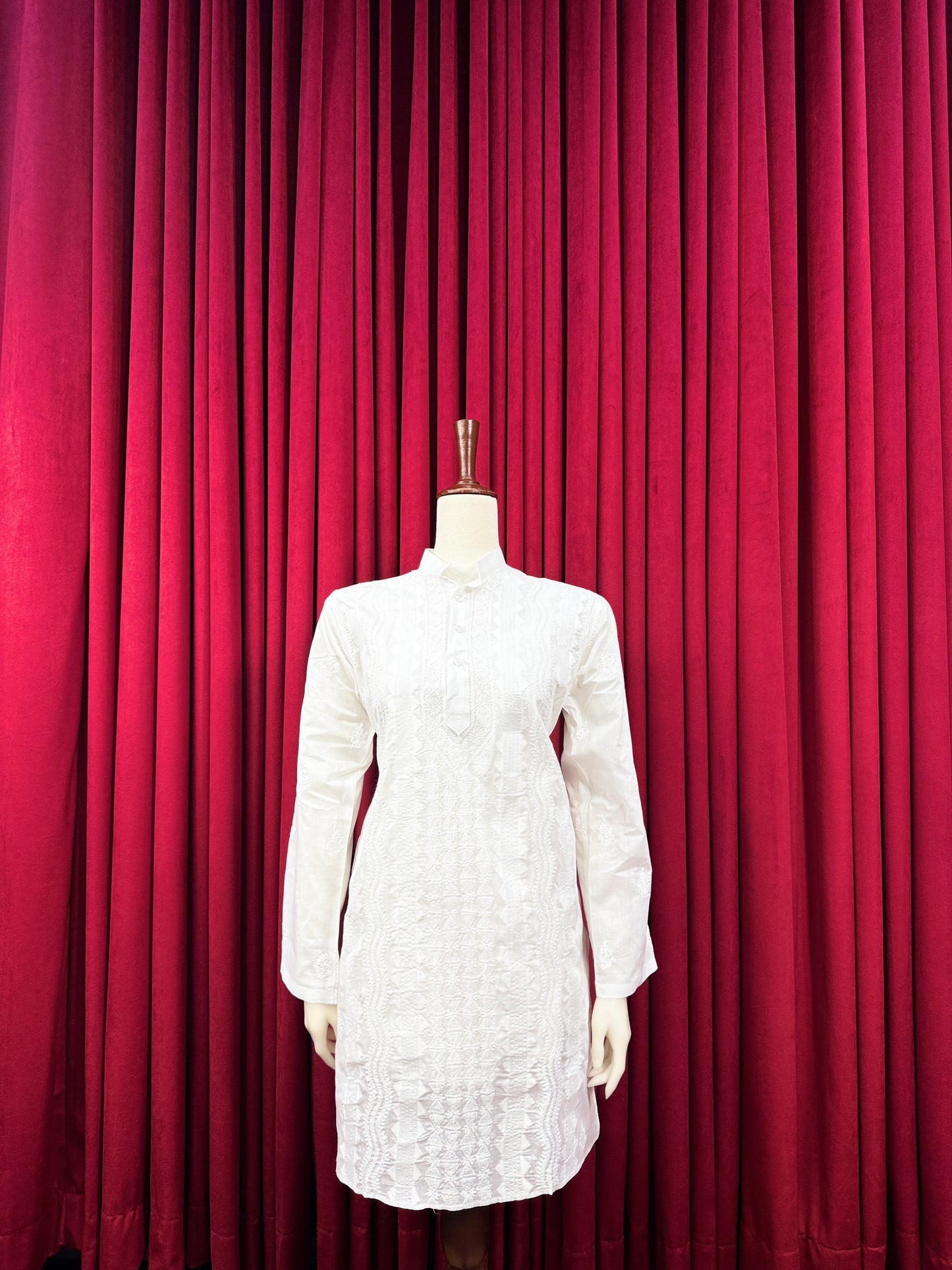 Diva's Classic Chikankari Kurta