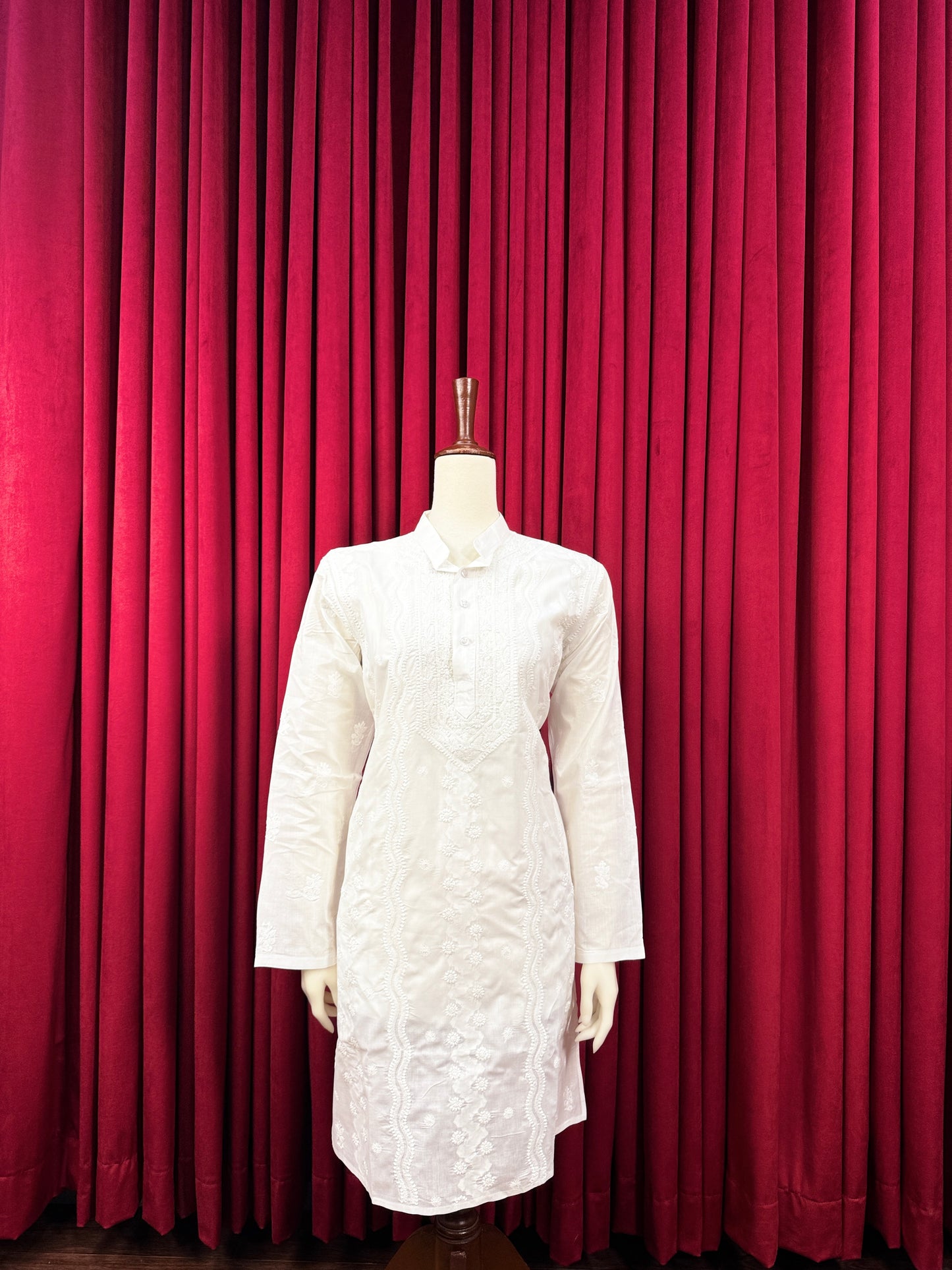 Diva's Classic Chikankari Kurta