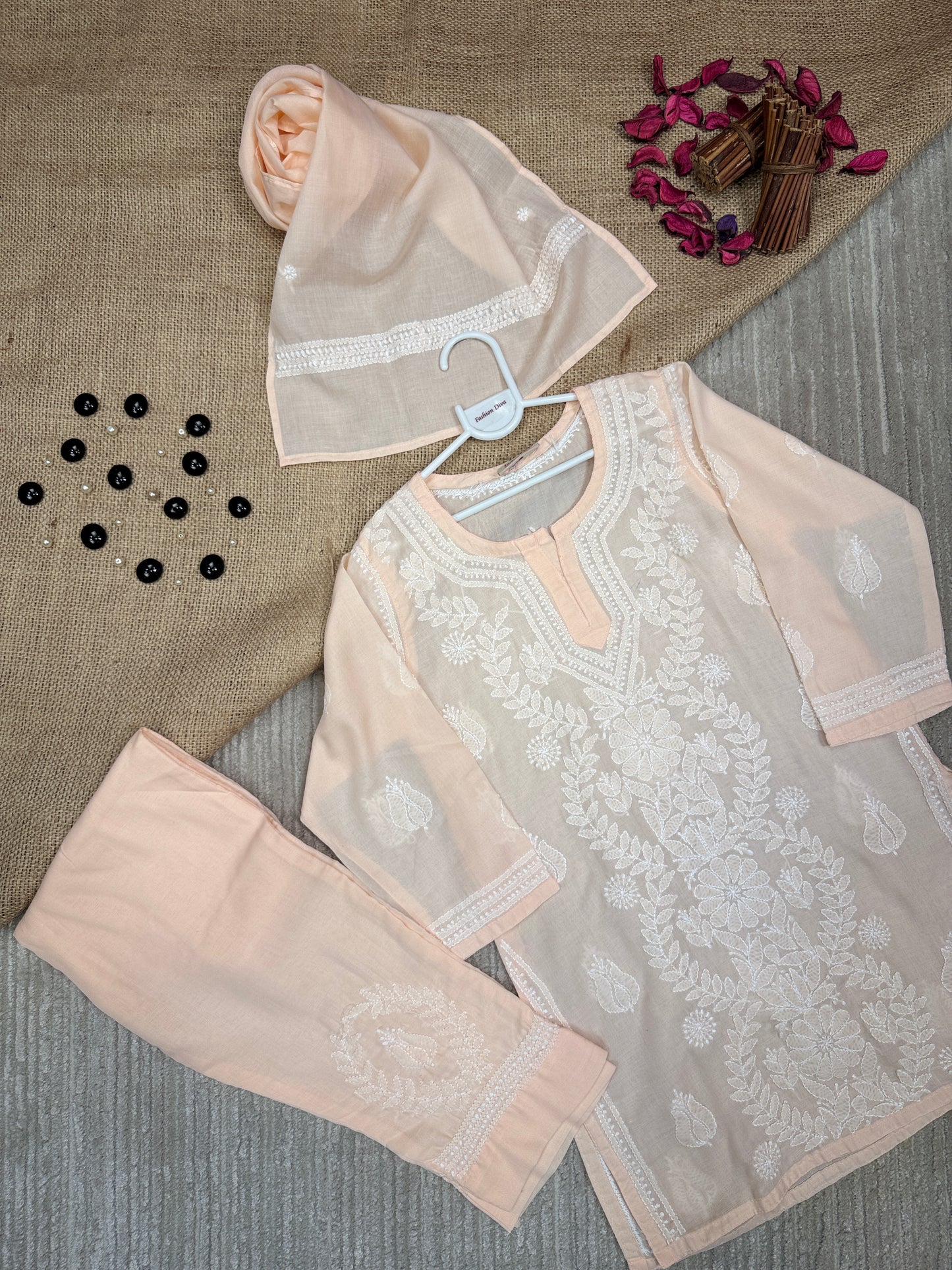 Girls Chikankari Pret