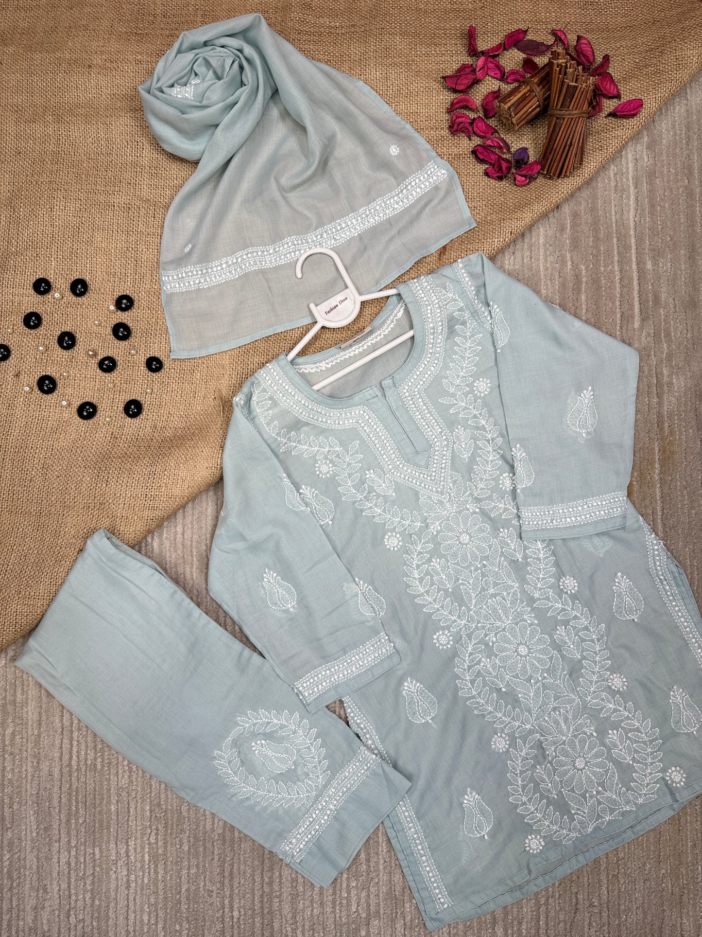 Girls Chikankari Pret